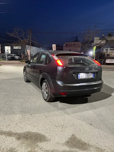 Tirane, shes makine Ford focus super gjendje letra per nje vit Nafte, e zeze manuale Klima -1 km 2.600 €