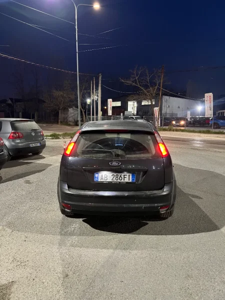 Tirane, shes makine Ford focus super gjendje letra per nje vit Nafte, e zeze manuale Klima -1 km 2.600 €