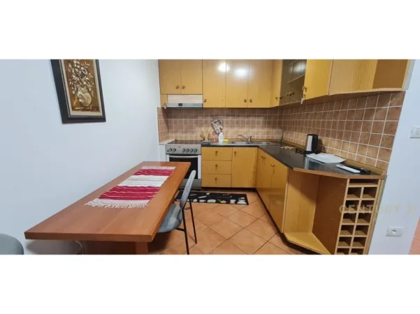 Tirane, jepet me qera apartament 1+1 Kati 1, 50 m² 450 € 