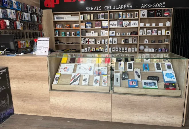 Tirane, shes Servis celularesh dhe kompjuterash 13.000 €