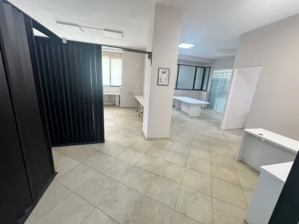 Tirane, jap me qera zyre Kati 2, 103 m² 1.100 € (21 Dhjetori)