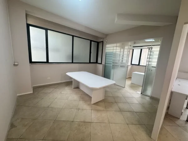 Tirane, jap me qera zyre Kati 2, 103 m² 1.100 € (21 Dhjetori)