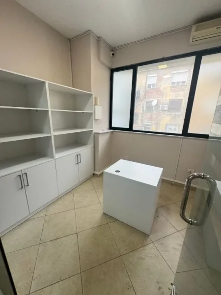 Tirane, jap me qera zyre Kati 2, 103 m² 1.100 € (21 Dhjetori)