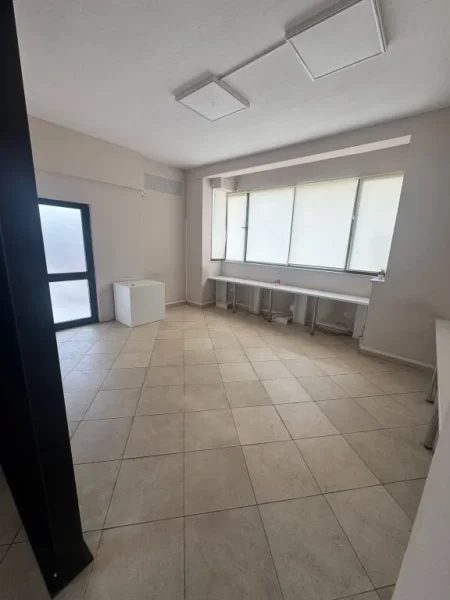 Tirane, jap me qera zyre Kati 2, 103 m² 1.100 € (21 Dhjetori)
