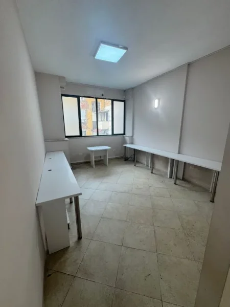 Tirane, jap me qera zyre Kati 2, 103 m² 1.100 € (21 Dhjetori)