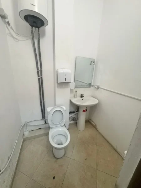 Tirane, jap me qera zyre Kati 2, 103 m² 1.100 € (21 Dhjetori)