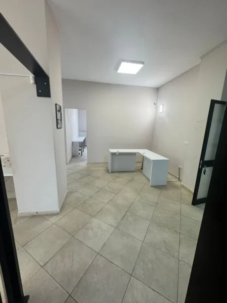 Tirane, jap me qera zyre Kati 2, 103 m² 1.100 € (21 Dhjetori)