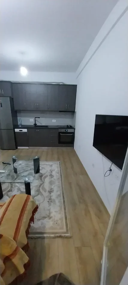 Tirane, jepet me qera apartament 1+1+Ballkon Kati 6, 60 m² 400 € (Rruga Gryka e Kacanikut /Univers City)