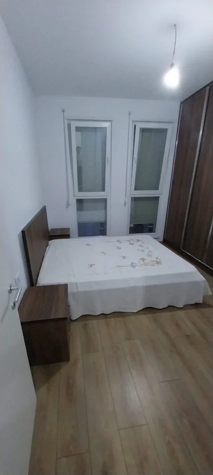 Tirane, jepet me qera apartament 1+1+Ballkon Kati 6, 60 m² 400 € (Rruga Gryka e Kacanikut /Univers City)