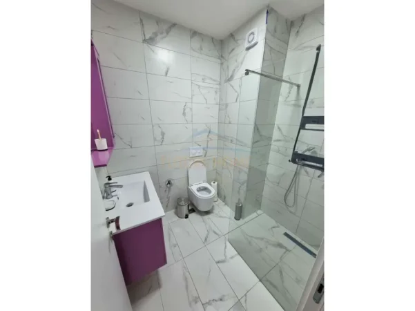 Tirane, jepet me qera apartament 1+1+Ballkon Kati 6, 81 m² 850 € (Rruga Mine Peza)