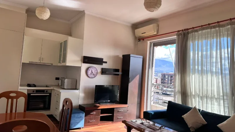 Tirane, jepet me qera apartament 1+1+Ballkon Kati 7, 60 m² 800 € (Rruga Hoxha Tahsin)