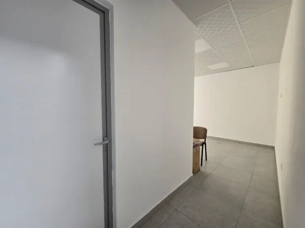 Tirane, jepet me qera ambjent biznesi , 15.000 m² 13.400 € (Rruga Dritan Hoxha)