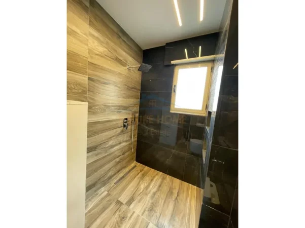 Tirane, jepet me qera apartament 2+1+Ballkon Kati 5, 81 m² 1.000 € (Pazari i Ri)