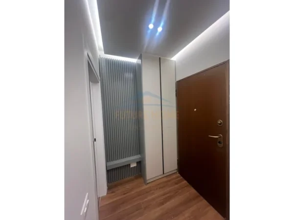 Tirane, jepet me qera apartament 2+1+Ballkon Kati 8, 82 m² 1.000 € (Pazari i Ri)