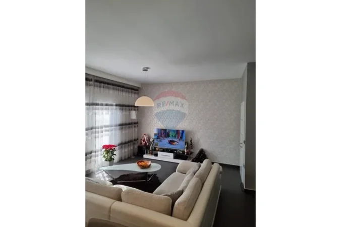 Tirane, jepet me qera apartament , 130 m² 880 € (Rruga Besa)