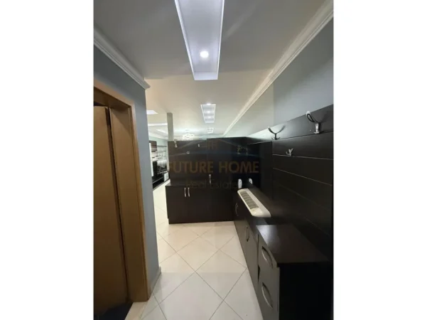 Tirane, jepet me qera apartament 2+1+Ballkon Kati 6, 110 m² 700 € (Unaza e Re)