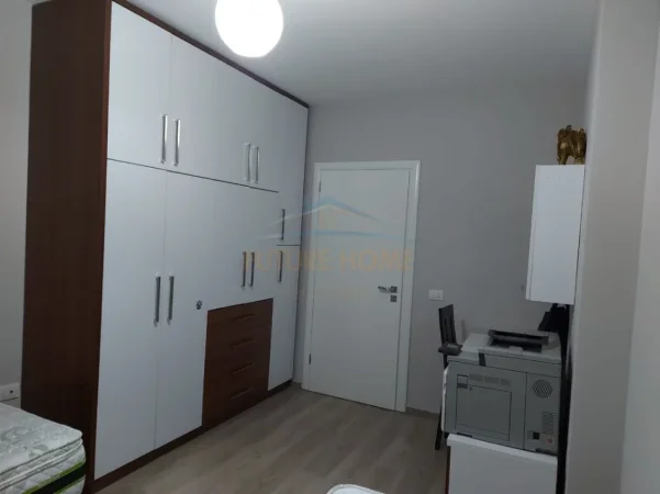 Tirane, shitet apartament 2+1+Ballkon Kati 4, 108 m² 195.000 € (Rruga 5 Maji)