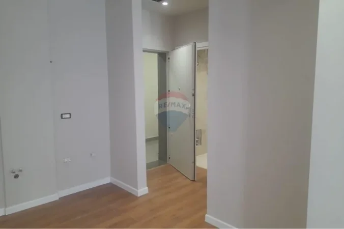 Tirane, jepet me qera zyre , 59 m² 1.000 € 