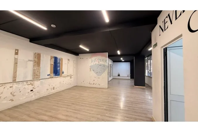 Tirane, jepet me qera zyre , 116 m² 1.450 € 