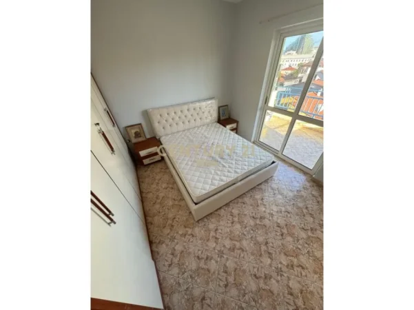 Tirane, jepet me qera apartament 1+1+Ballkon Kati 6, 70 m² 480 € (zogu zi)