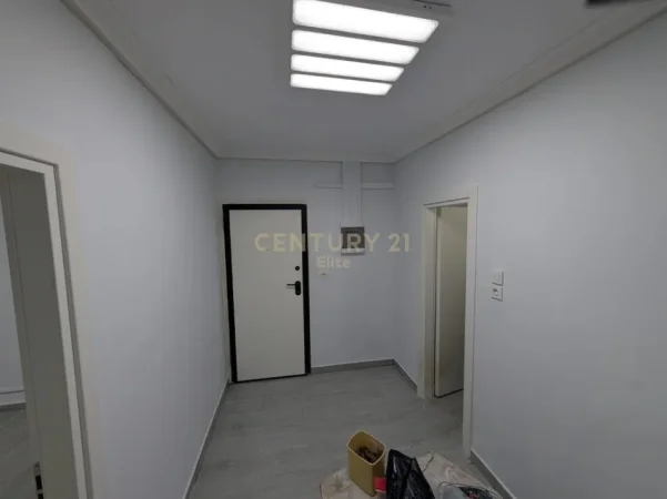Tirane, jepet me qera zyre Kati 1, 113 m² (Bulevardi Bajram Curri)