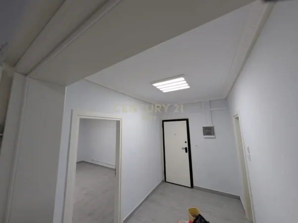 Tirane, jepet me qera zyre Kati 1, 113 m² (Bulevardi Bajram Curri)