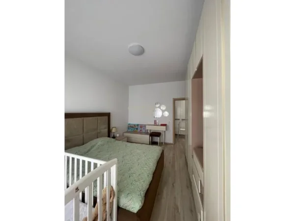 Tirane, jepet me qera apartament 1+1 Kati 3, 75 m² 600 € (kopshti botanik)