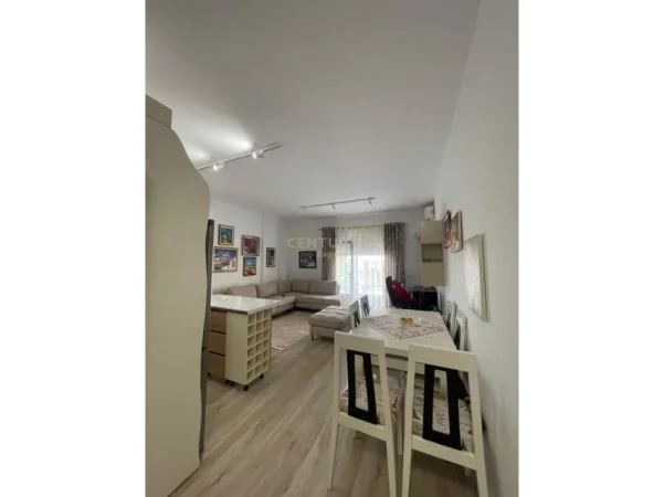 Tirane, jepet me qera apartament 1+1 Kati 3, 75 m² 600 € (kopshti botanik)