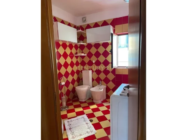 Tirane, jepet me qera apartament 2+1 Kati 2, 80 m² 650 € (him kolli)