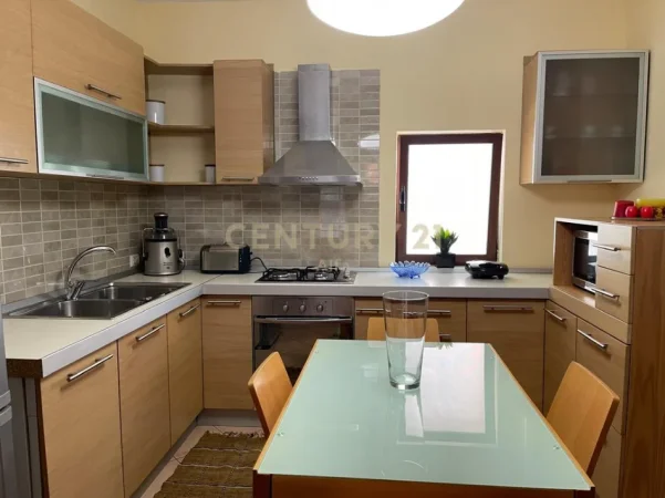 Tirane, jepet me qera apartament 2+1 Kati 2, 80 m² 650 € (him kolli)