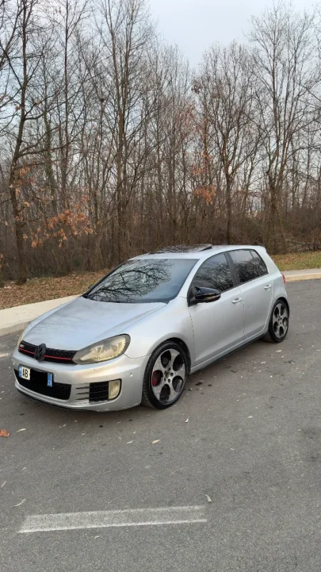 Tirane, shes makine Golf 6 GTI (fabrike) Benzin, gri metalizato automatik Kondicioner 212.000 km 58.000 €