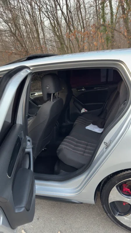 Tirane, shes makine Golf 6 GTI (fabrike) Benzin, gri metalizato automatik Kondicioner 212.000 km 58.000 €