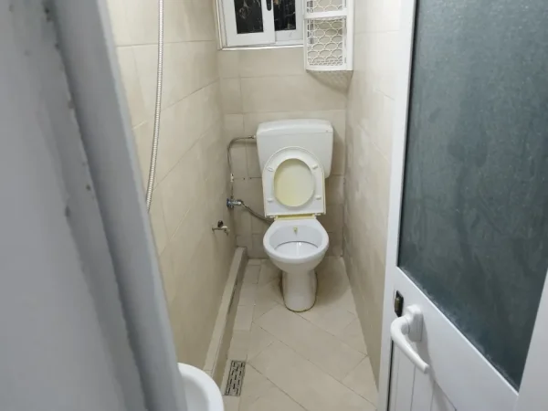 Tirane, jepet me qera garsonier Kati 1, 25 m² 250 € (Poshtë spitalit Amerikan 2)