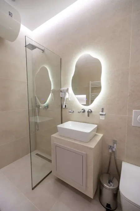 Vlore, jepet me qera apartament 1+1 Kati 1, 45 m² 400 € (Rruga Faik konica, Vlore)