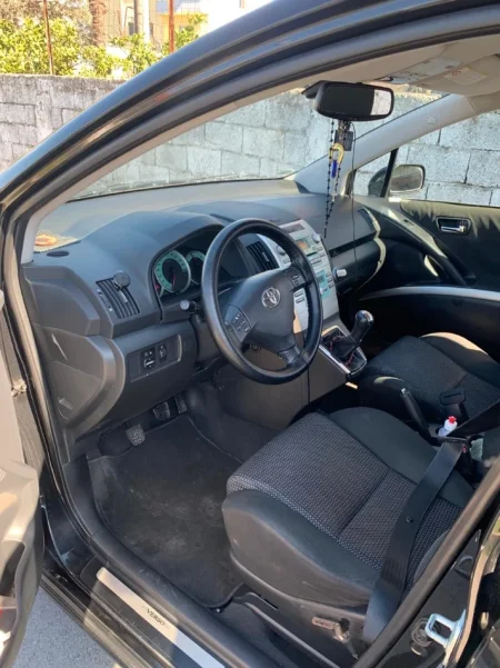 Tirane, shitet makine Toyota Nafte, e zeze manuale 3.800 €