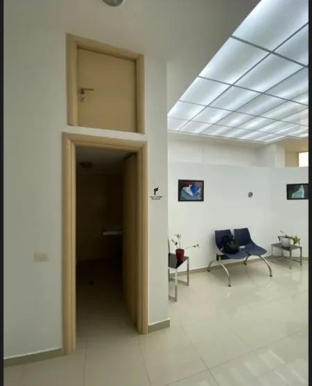 Tirane, jepet me qera ambjent biznesi Kati 2, 90 m² 1.200 € (DON BOSKO)