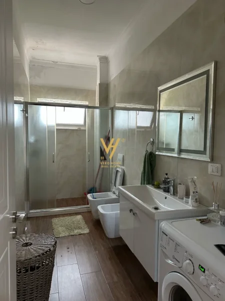 Tirane, shes apartament 2+1+Ballkon Kati 4, 114 m² 240.000 € (LIQENI I THATE)