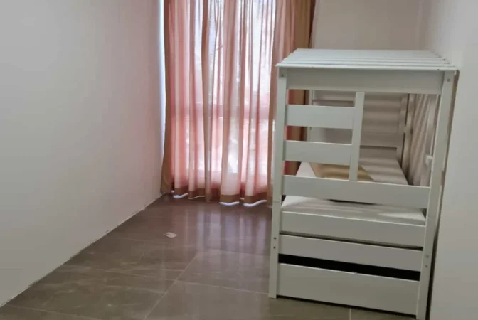 Tirane, jepet me qera apartament 3+1 Kati 6, 130 m² 780 € (Rruga e Dafinave)