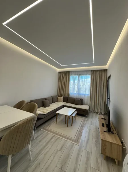 Tirane, jepet me qera apartament 1+1+Ballkon Kati 3, 65 m² 400 € (Paskuqan)