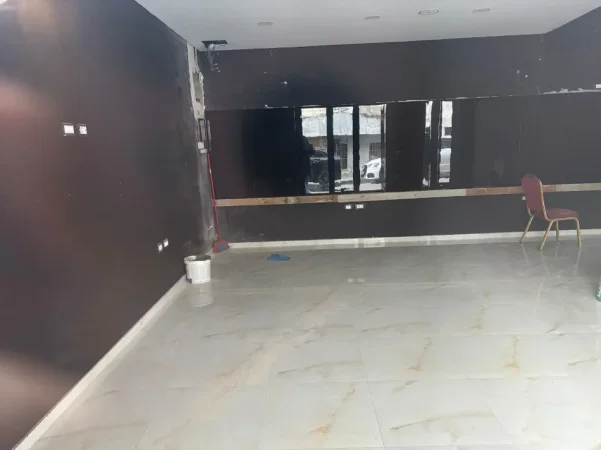 Tirane, jepet me qera dyqan Kati 0, 50 m² 750 € (Rruga Bardhyl)