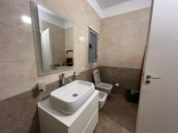 Vlore - Lungomare, jepet me qera apartament 2+1 Kati 6, 86 m² 650 € (Rruga Dhimitër Konomi, Vlore)