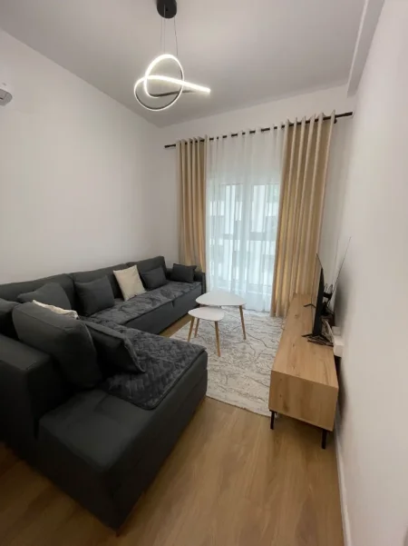 Tirane, jepet me qera apartament 2+1 Kati 5, 79 m² 500 € (Ali Demi)
