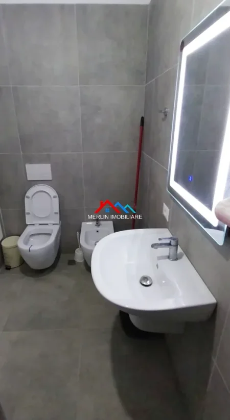Tirane, jepet me qera apartament 1+1 Kati 6, 62 m² 415 € (Rruga Gryka e Kacanikut)