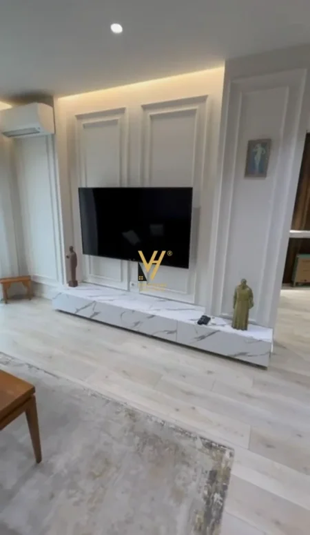 Tirane, jepet me qera apartament 1+1+Ballkon Kati 9, 75 m² 670 € (UNAZA E RE)