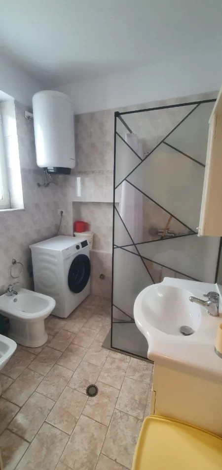 Tirane, jepet me qera apartament 2+1 Kati 3, 65 m² 500 € 