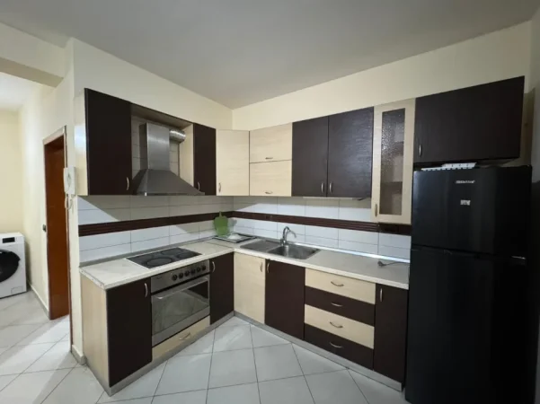 Tirane, jepet me qera apartament 2+1+Ballkon Kati 6, 80 m² 400 € (Astir)