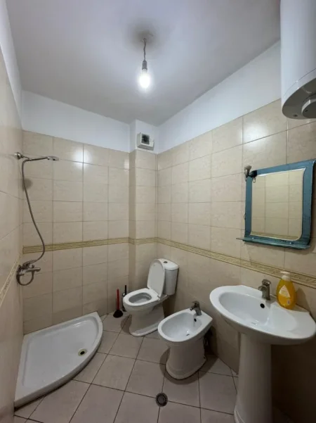 Tirane, jepet me qera apartament 2+1+Ballkon Kati 6, 80 m² 400 € (Astir)