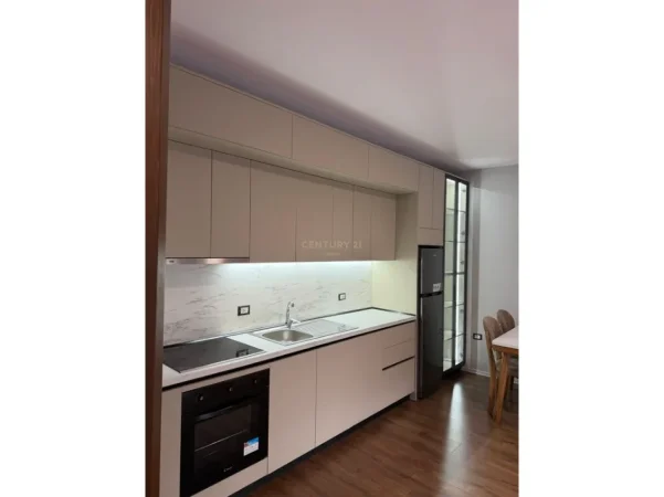 Tirane, jepet me qera apartament 1+1+Ballkon Kati 5, 68 m² 750 € (bulevardi i ri)