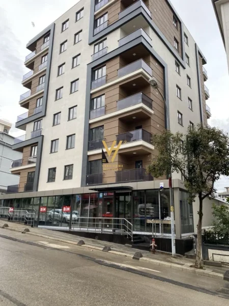Tirane, jepet me qera ambjent biznesi Kati 0, 1.600 m² 16.000 € (LAPRAKE)