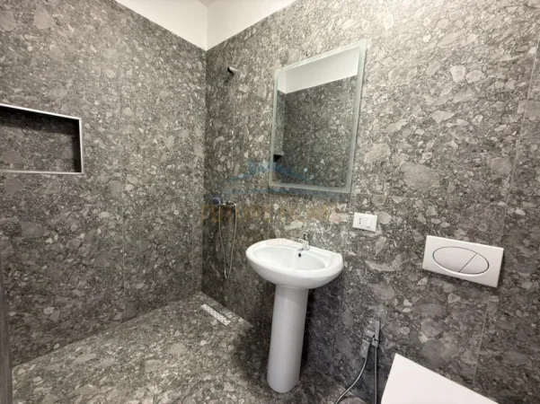 Tirane, jepet me qera apartament 2+1 Kati 4, 105 m² 700 € (don bosko)